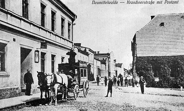 Międzybórz - dliżans przed budynkiem poczty przy ul. Sycowskiej (Kraschenerstrasse)